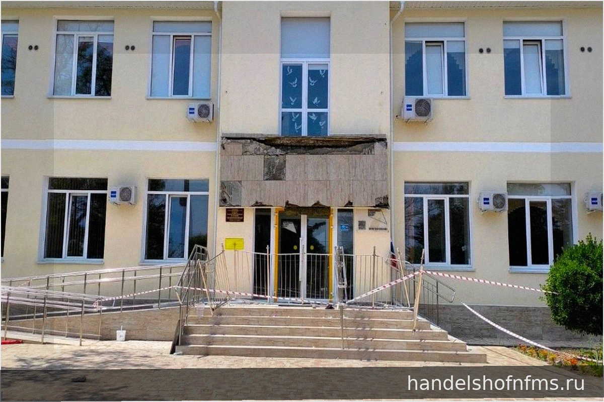 Обрушение балкона в школе Севастополя: почему пострадали выпускники после капремонта
