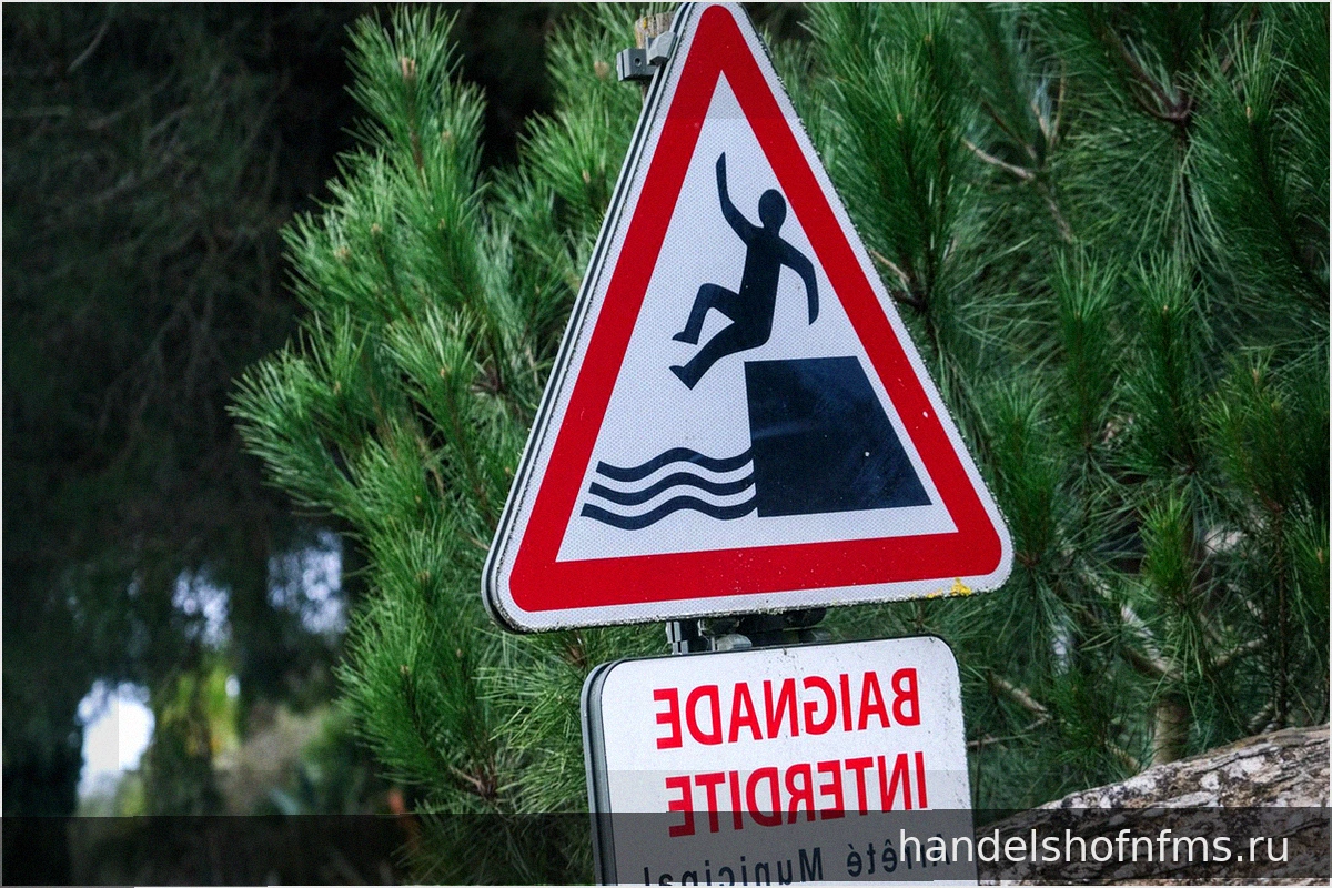 Четверо подростков трагически погибли, утонув в субботу в разгар жары