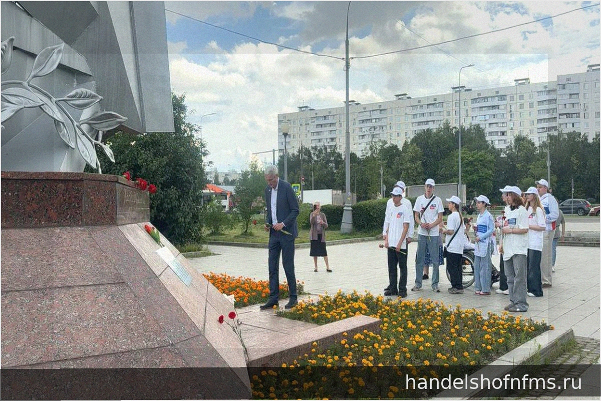 Депутат Госдумы Евгений Нифантьев принял участие в акции ко Дню памяти и скорби на юге Москвы