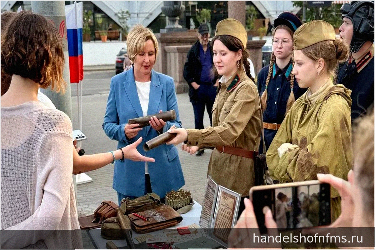 Школьники провели патриотическую акцию у станции метро «Тульская»
